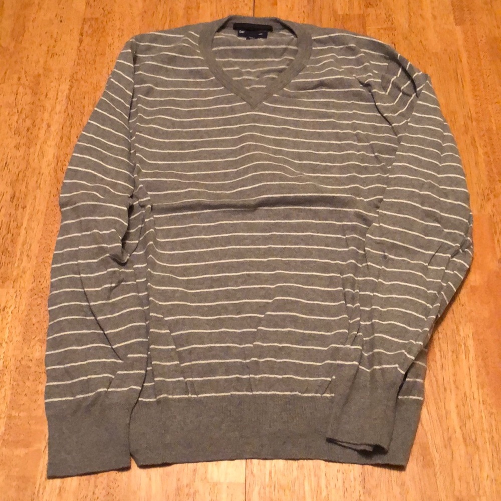 Gap V-neck Sweater